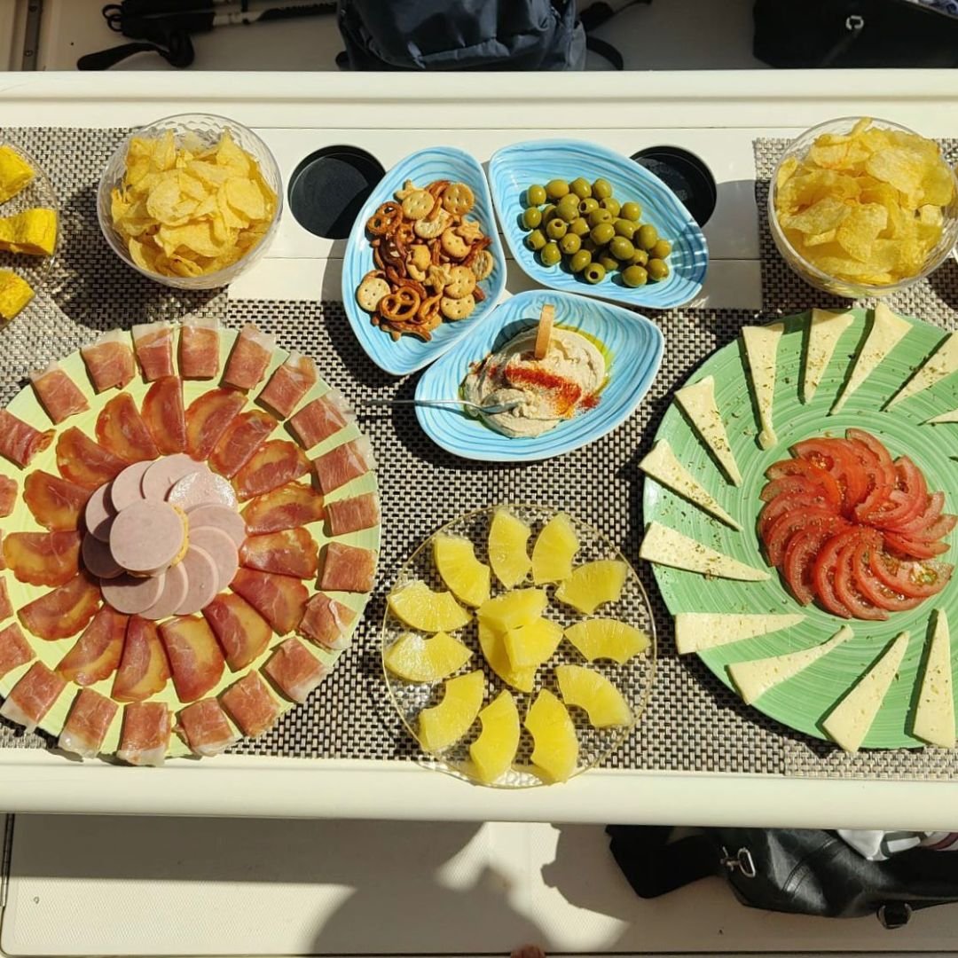 refrescos a bordo de un yate en Gran Canaria